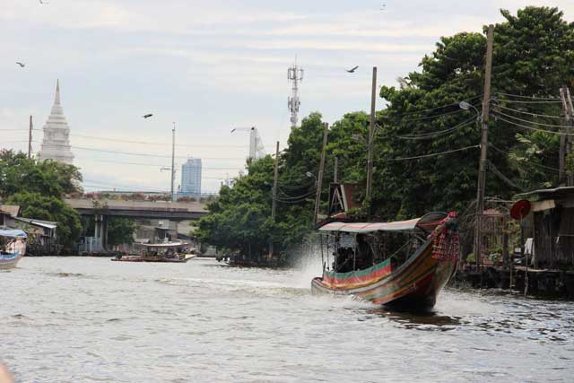 Bangkok- escursione in long tail boat visitando i Klongs canali del fiume Chao Phya